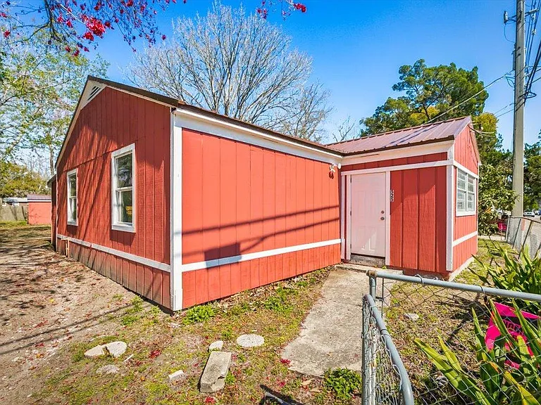 525 New Berlin Rd — Photo 2