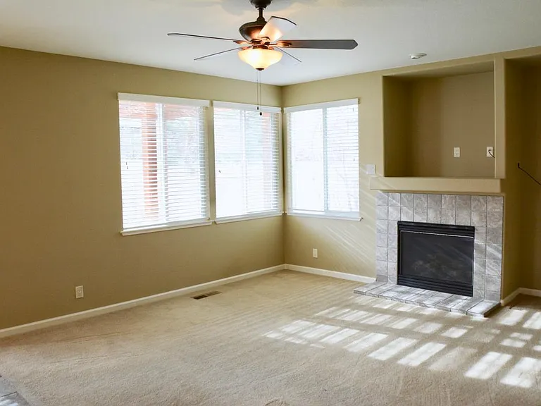 2420 Lincoln Meadows Dr — Photo 4