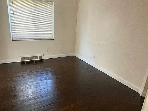 2nd image of 13500 Rutherford Ave