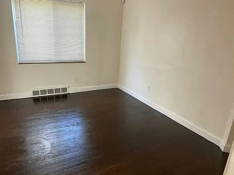 13500 Rutherford Ave — Photo 2