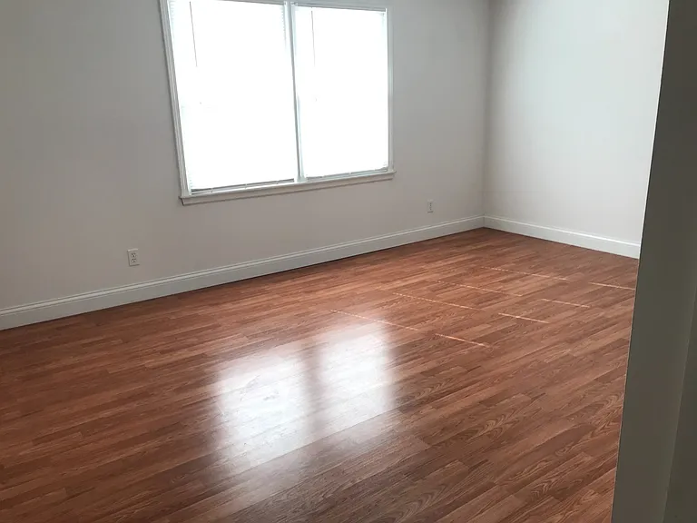 901 Illinois St — Photo 10