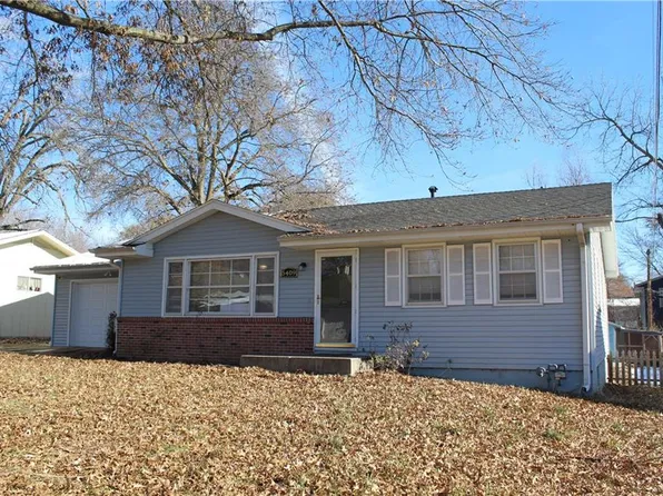 5409 Greencrest Rd, Saint Joseph, MO 64505