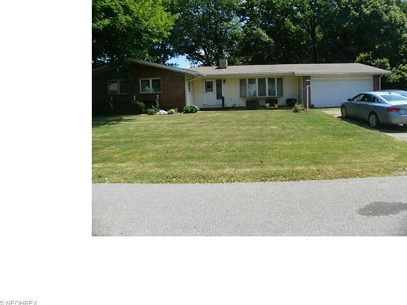 Great Saybrook ranch walking distance to Kent State University and near lake Erie too Good area of homes