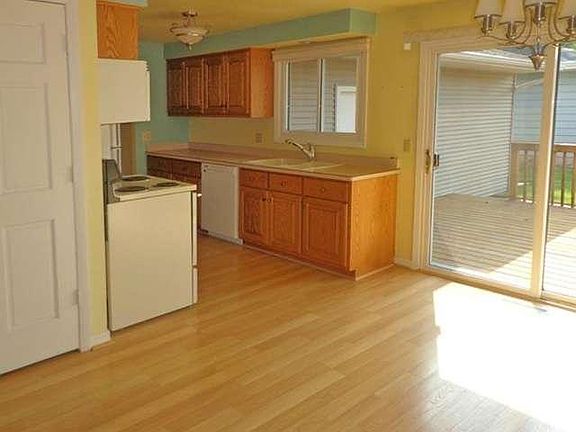 4th image of 2228 Sunflower Ave