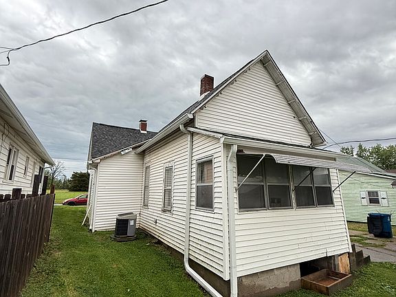 3rd image of 564 N North Court St
