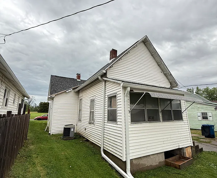 564 N North Court St — Photo 3