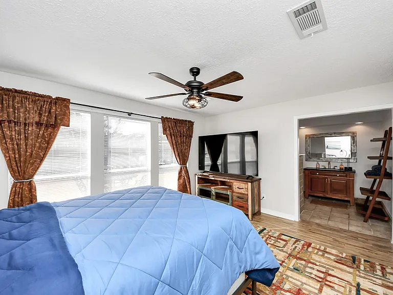 15715 Creekhaven Dr — Photo 16