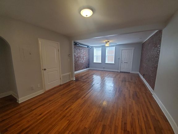 4th image of 546 Gillis St