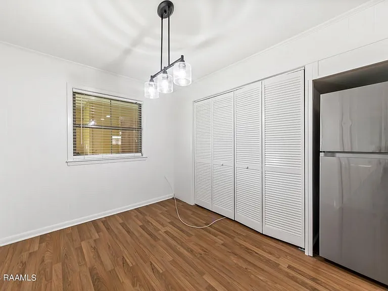 222 Maplewood Dr — Photo 5