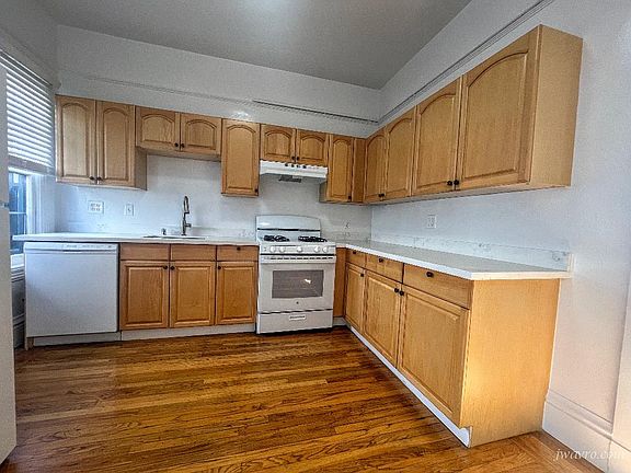 3rd image of 242 5th Ave APT 3