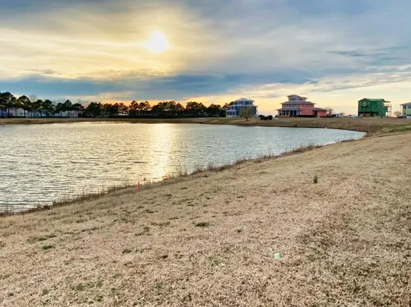 98 Crystal Lake Ct, Cape Charles, VA 23310