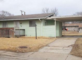 2012 SW 72nd St, Topeka, KS 66619