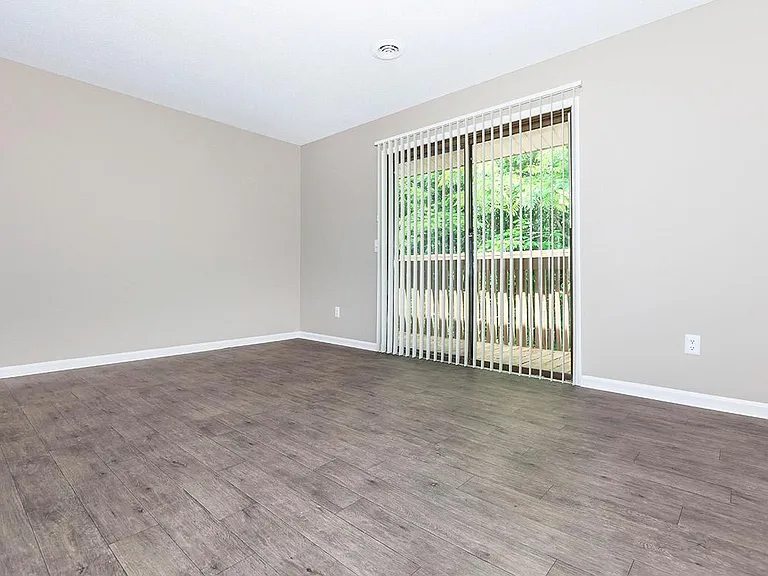 THE WILLOW LARGE ONE BEDROOM AT LAUREL RIDGE APARTMENTS