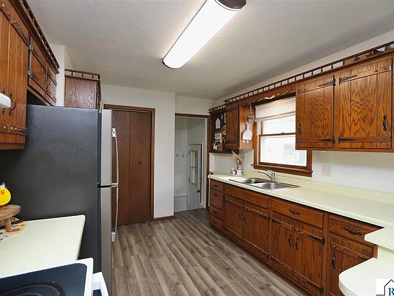 3rd image of 411 4th Ave SE