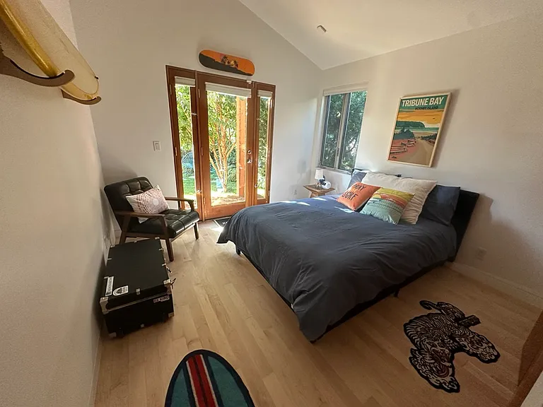 Front guest bedroom, full size bed (new), private access to front yard, large built in closet