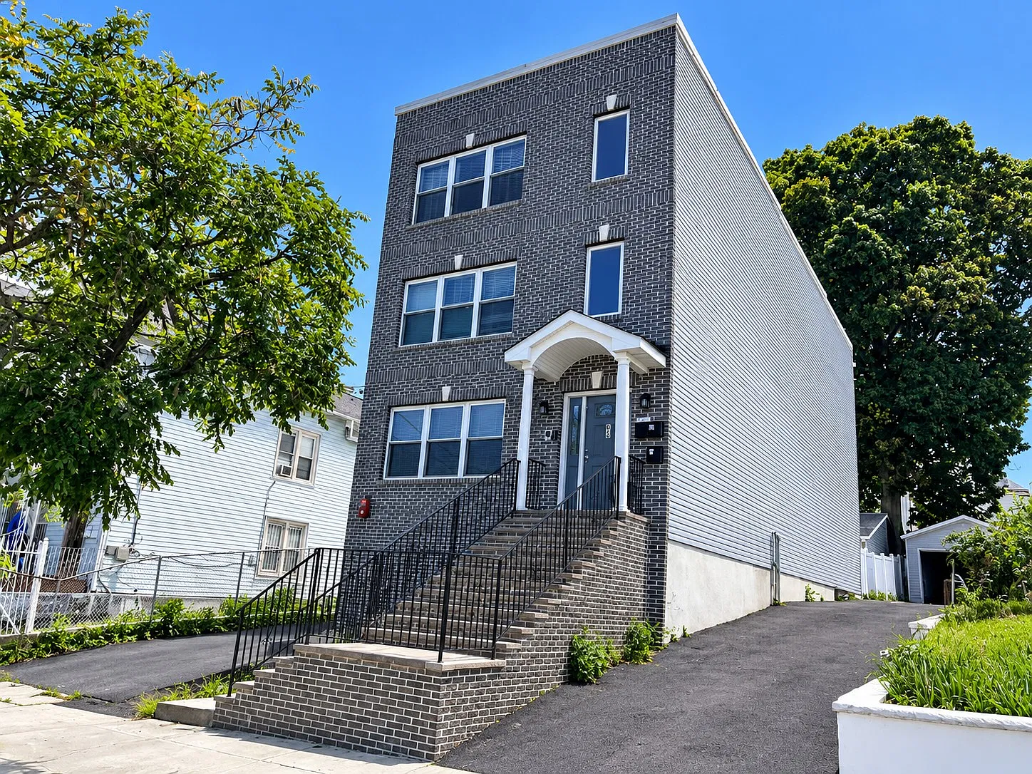 3 bed, $2,700 — Photo 1