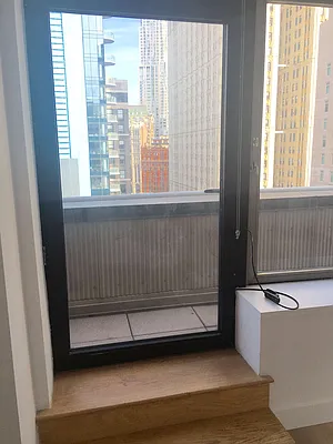 Rented by Manhattan Realty Group | media 25