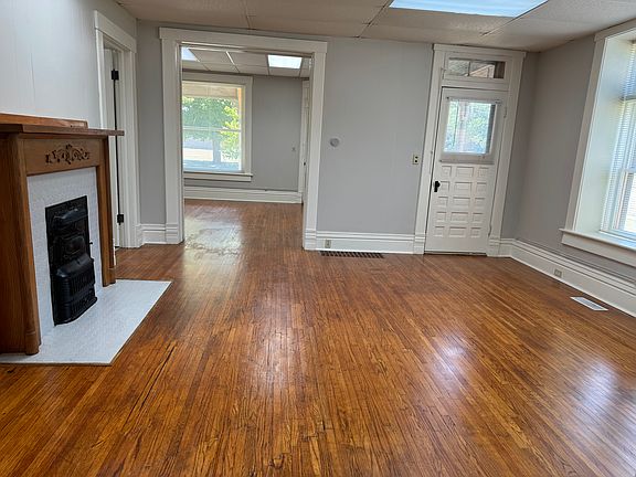 4th image of 110 E Jasper St #1
