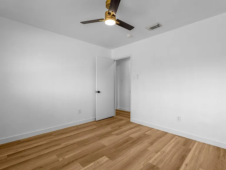 306 Bardfield Ave #306 — Photo 9