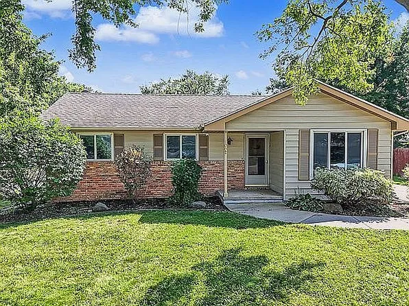 1002 4th St NW, Altoona, IA 50009