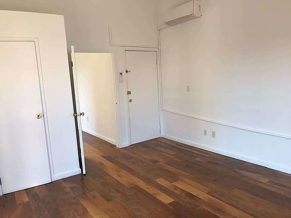 5th image of 11-22 47th Ave #3L