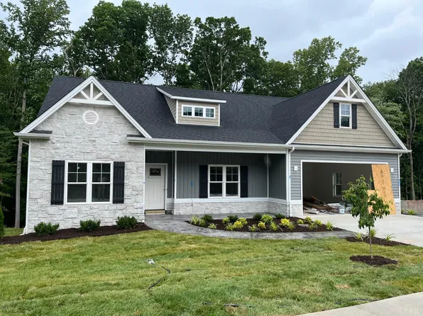 5412 Boonsboro Rd, Lynchburg, VA 24503