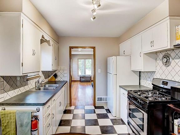 4th image of 127 E Beechwold Blvd