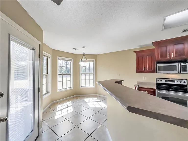 331 Amanda Dr — Photo 27