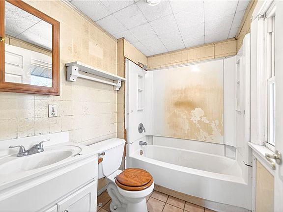 27th image of 335 Taylor Ave