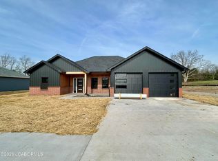 790 Vine Dr, Holts Summit, MO 65043