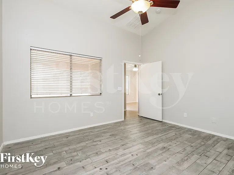 2968 E Silverbell Rd — Photo 8