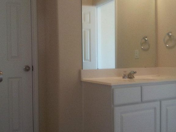 4th image of 3202 Apple Dale Dr