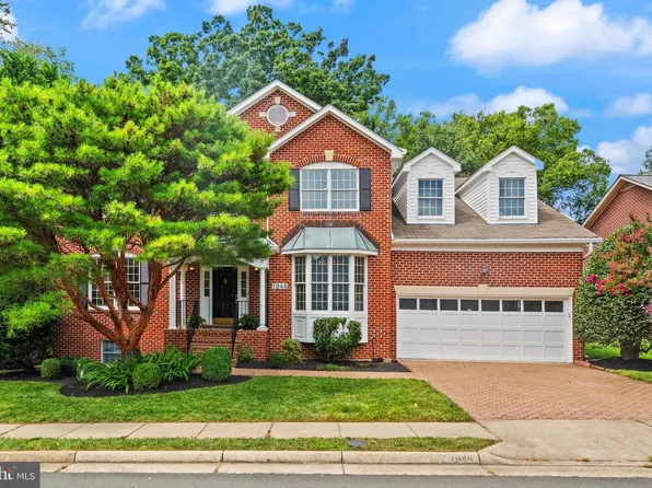 1946 Horse Shoe Dr, Vienna, VA 22182