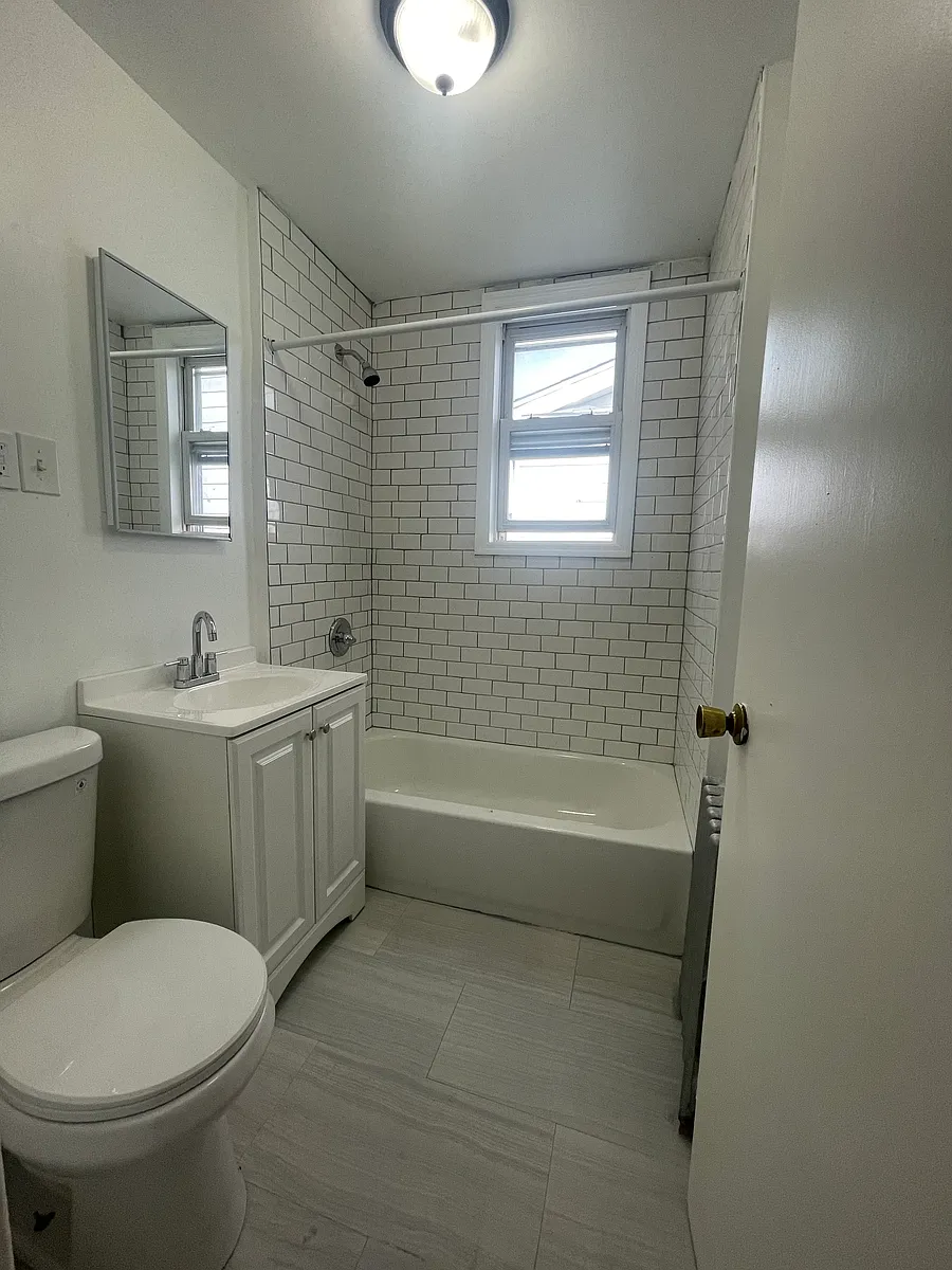 Building Photo - 305-307 Kerrigan Blvd #2R