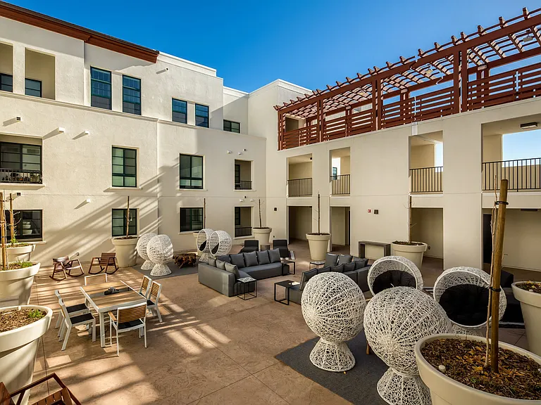 Luxe Pasadena — Photo 22