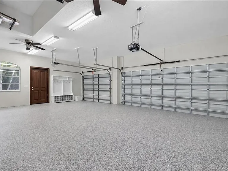 6461 Livingston Woods Ln — Photo 30
