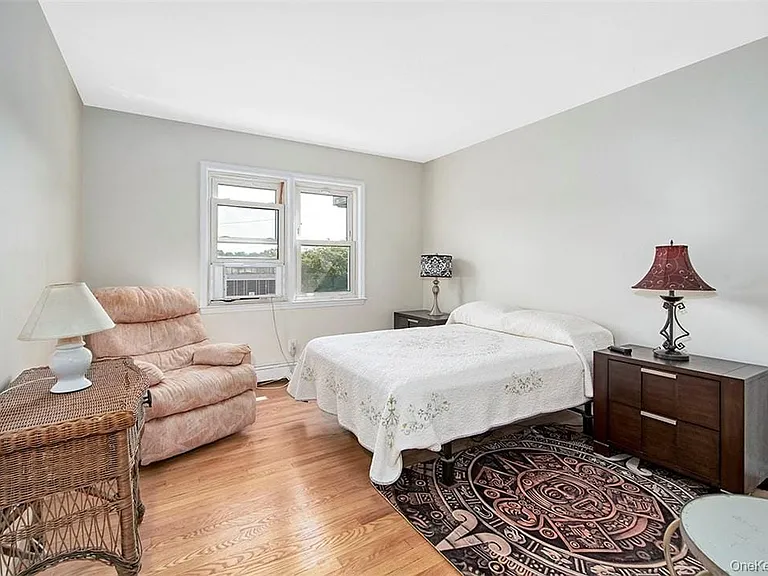 28 Beechwood Ave — Photo 10