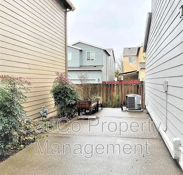 5246 SE Redberry Pl — Photo 3