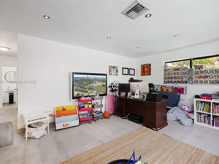 20375 NE 22nd Pl — Photo 44