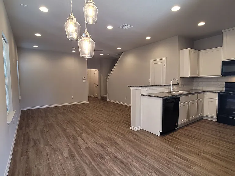 104 Peruna Dr — Photo 3