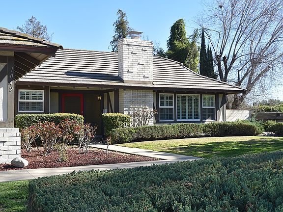 2nd image of 1042 Lake Forest Dr
