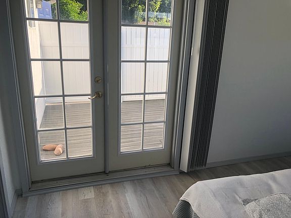 5th image of 3141 33rd St