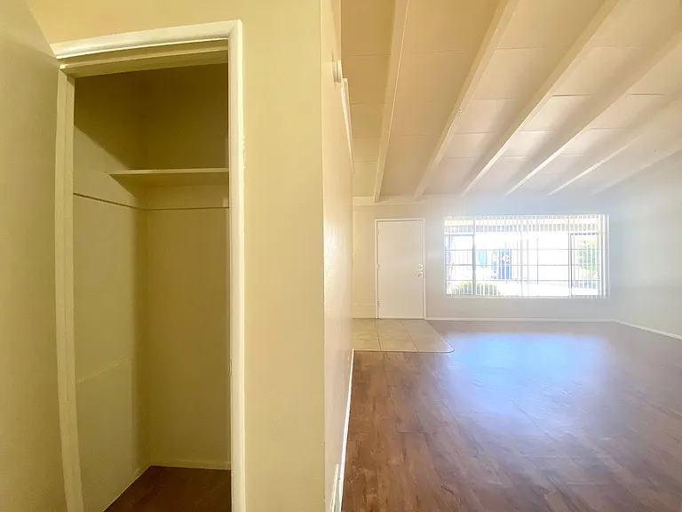 Swan Court Apartments - 1 and 2 Bedroom Homes! — Photo 19