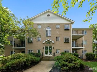 1258 Chalet Rd APT 104, Naperville, IL 60563