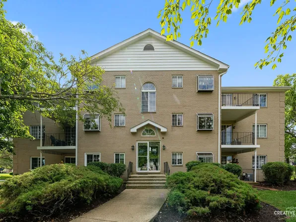 1258 Chalet Rd APT 104, Naperville, IL 60563
