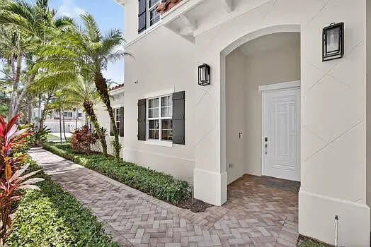 2 bed, 2.5 bath, 2396 sqft, $6,500 — Photo 4