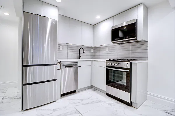 Rented by New York Realty Minimax Inc | media 2