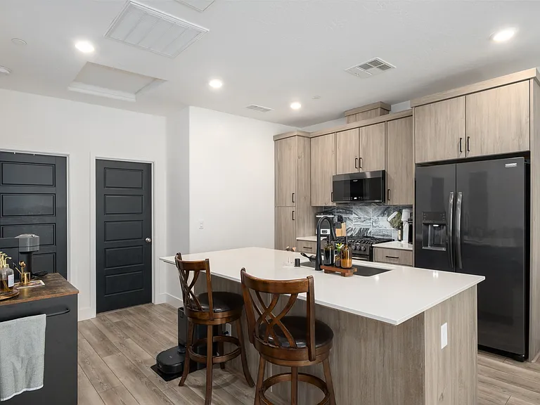 2783 E Tamarind Dr — Photo 14