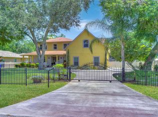 11909 Lake Ridge Rd, Tampa, FL 33618