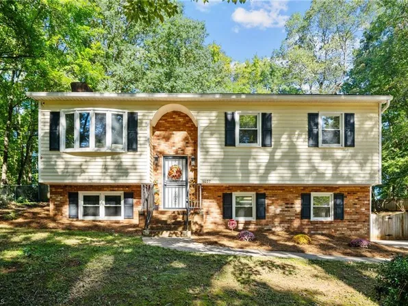 5077 Sitka Rd, Walkertown, NC 27051
